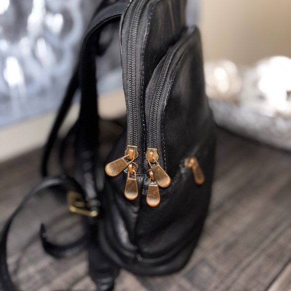 Le Donne Leather Riverwalk Women's Backpack - Picture 10 of 10